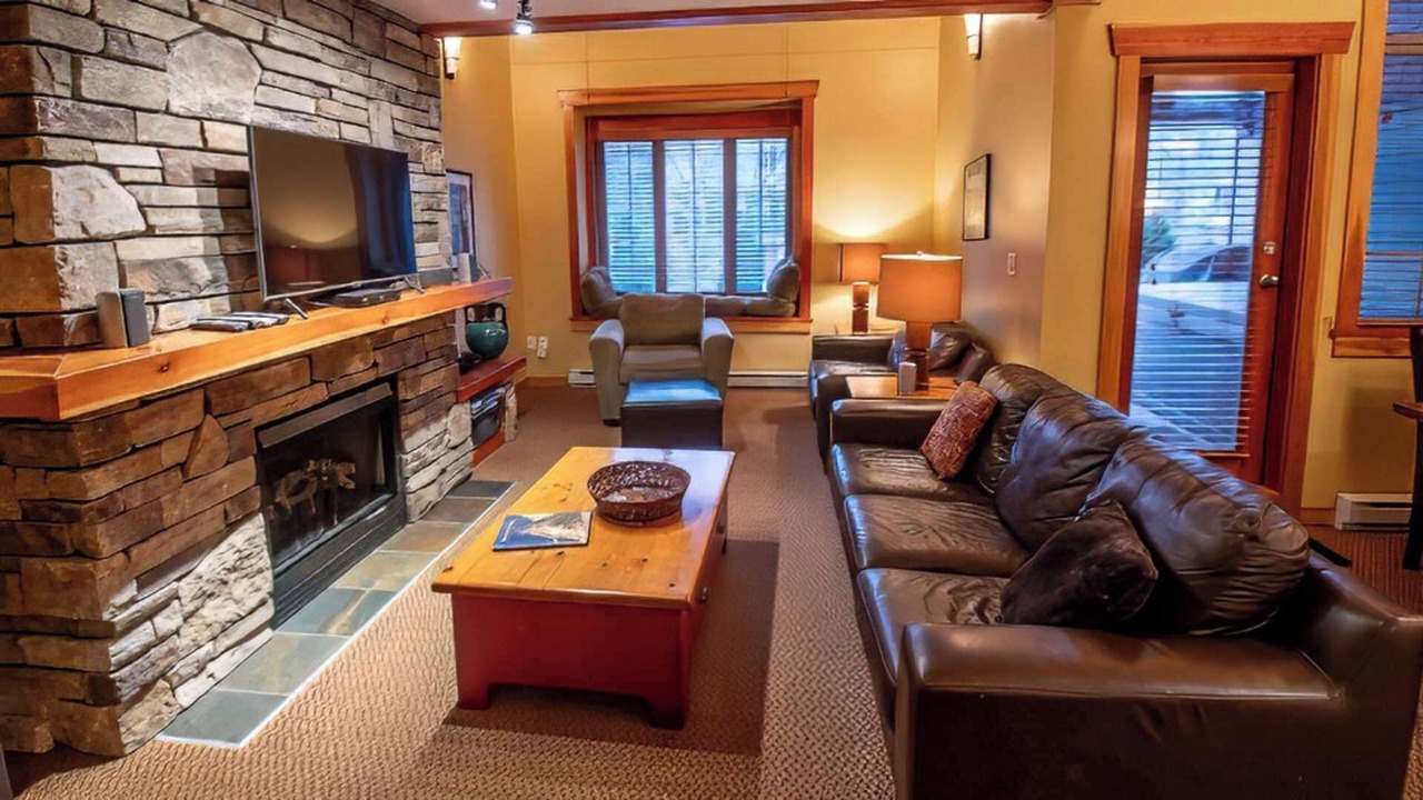 Photo of Livingroom in East Kootenay