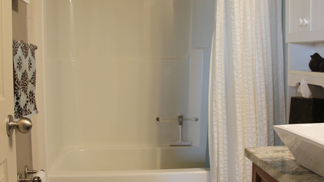 Photo of Bathroom in De Winton