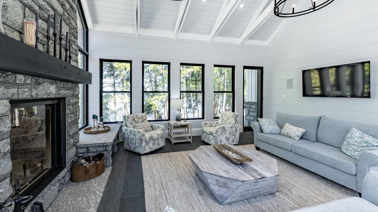 Photo of Livingroom in Muskoka Lakes