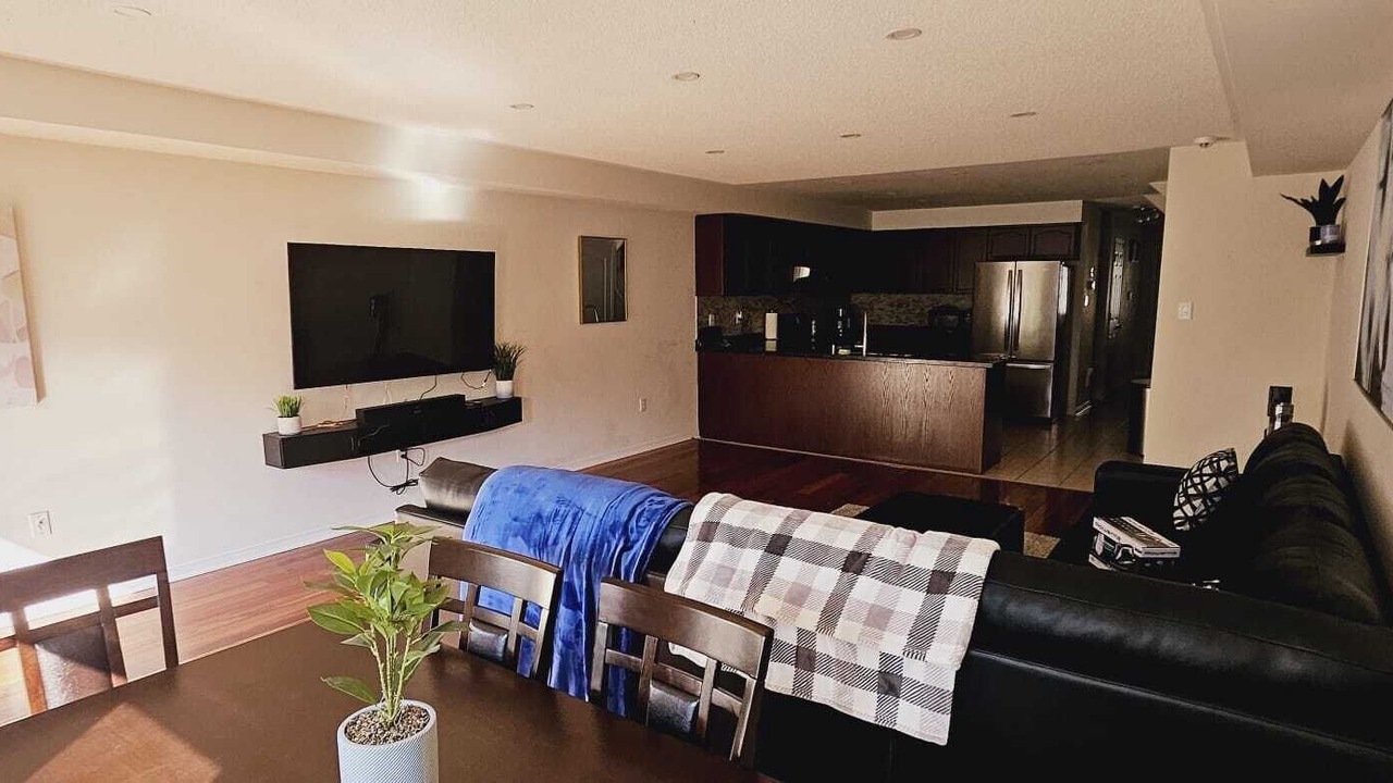 Photo of Livingroom in Hurontario