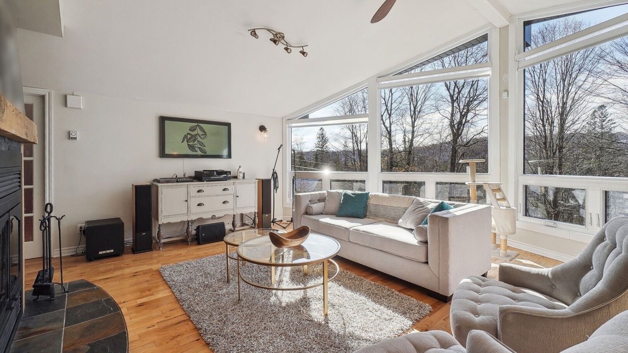Photo of Livingroom in Saint-Sauveur