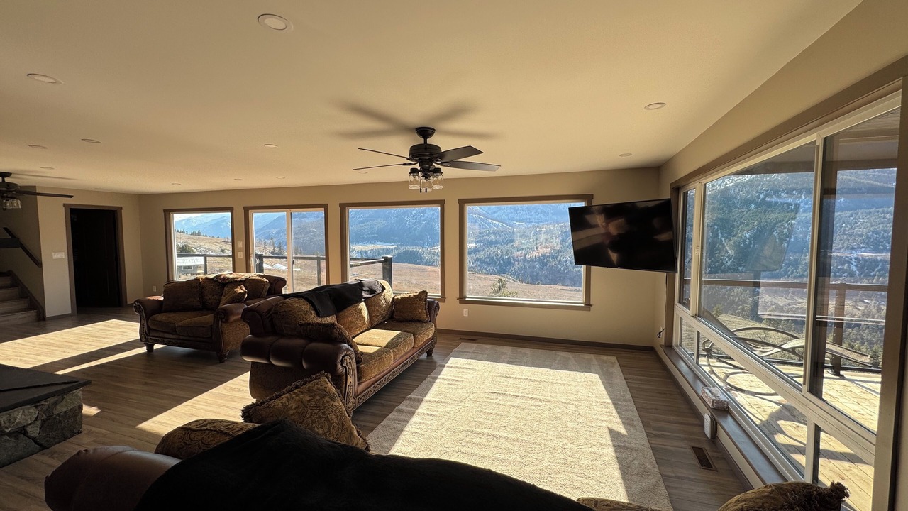 Photo of Livingroom in Vancouver Coast