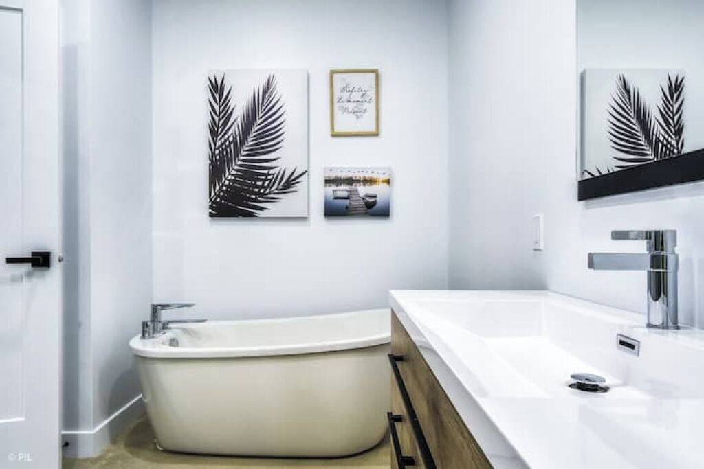 Photo of Bathroom in Sainte-Marguerite-du-Lac-Masson