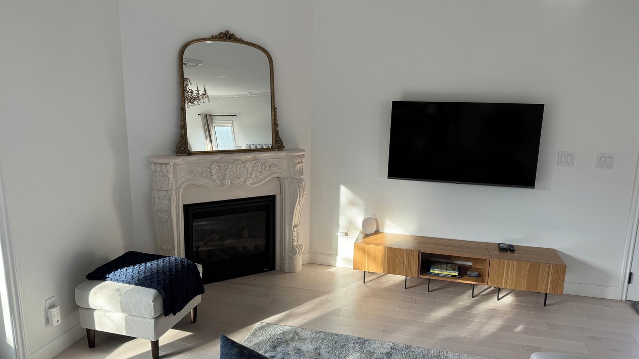 Photo of Livingroom in Davis Bay