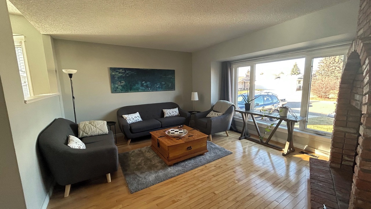 Photo of Livingroom in Southeast Edmonton