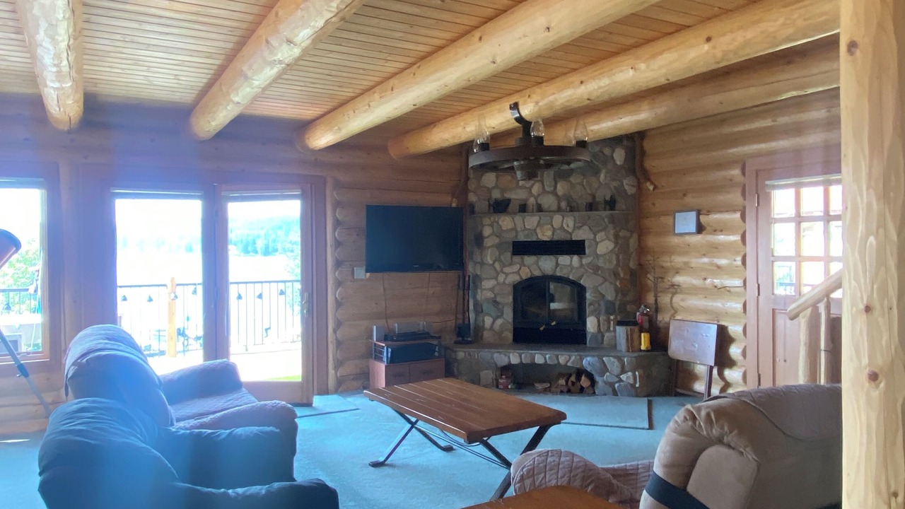 Photo of Livingroom in Deka Lake