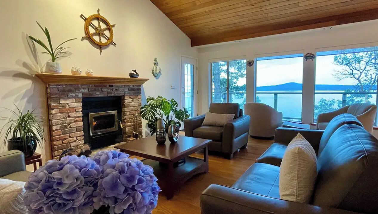 Photo of Livingroom in Pender Island