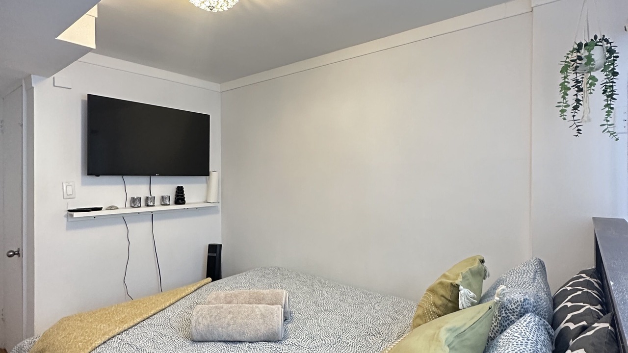Photo of Bedroom in Pierrefonds-Roxboro