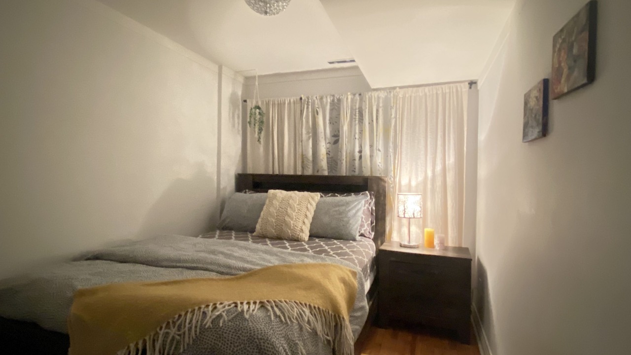 Photo of Bedroom in Pierrefonds-Roxboro