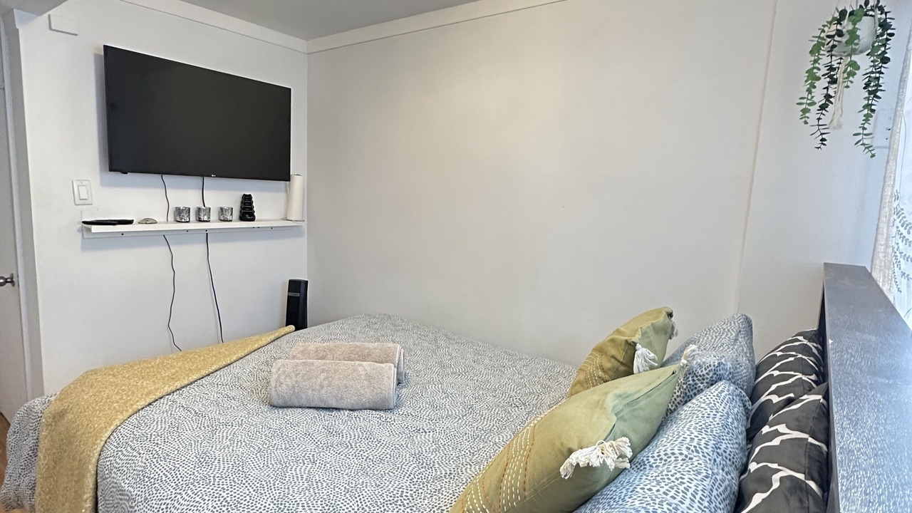 Photo of Bedroom in Pierrefonds-Roxboro