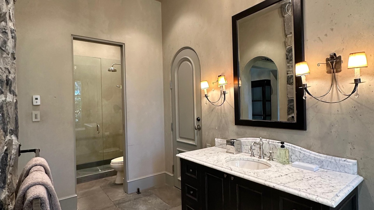 Photo of Bathroom in Kerrisdale