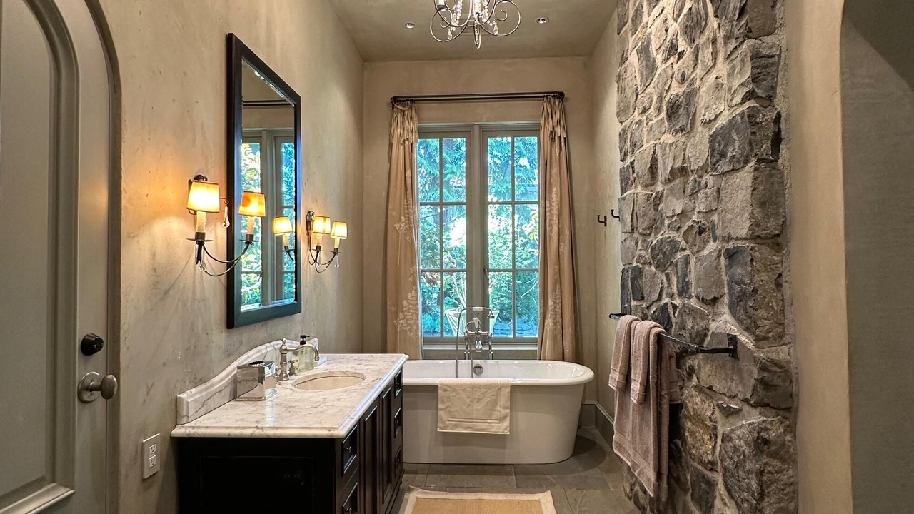 Photo of Bathroom in Kerrisdale