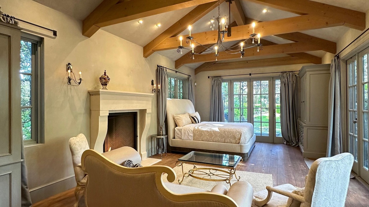 Photo of Livingroom in Kerrisdale