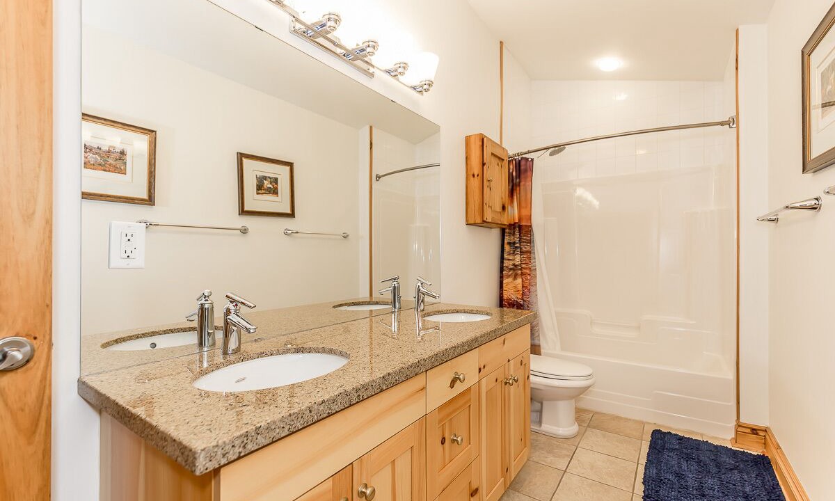 Photo of Bathroom in Craigleith