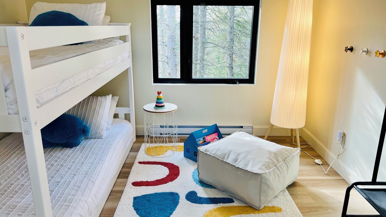 Photo of Bedroom in Adstock