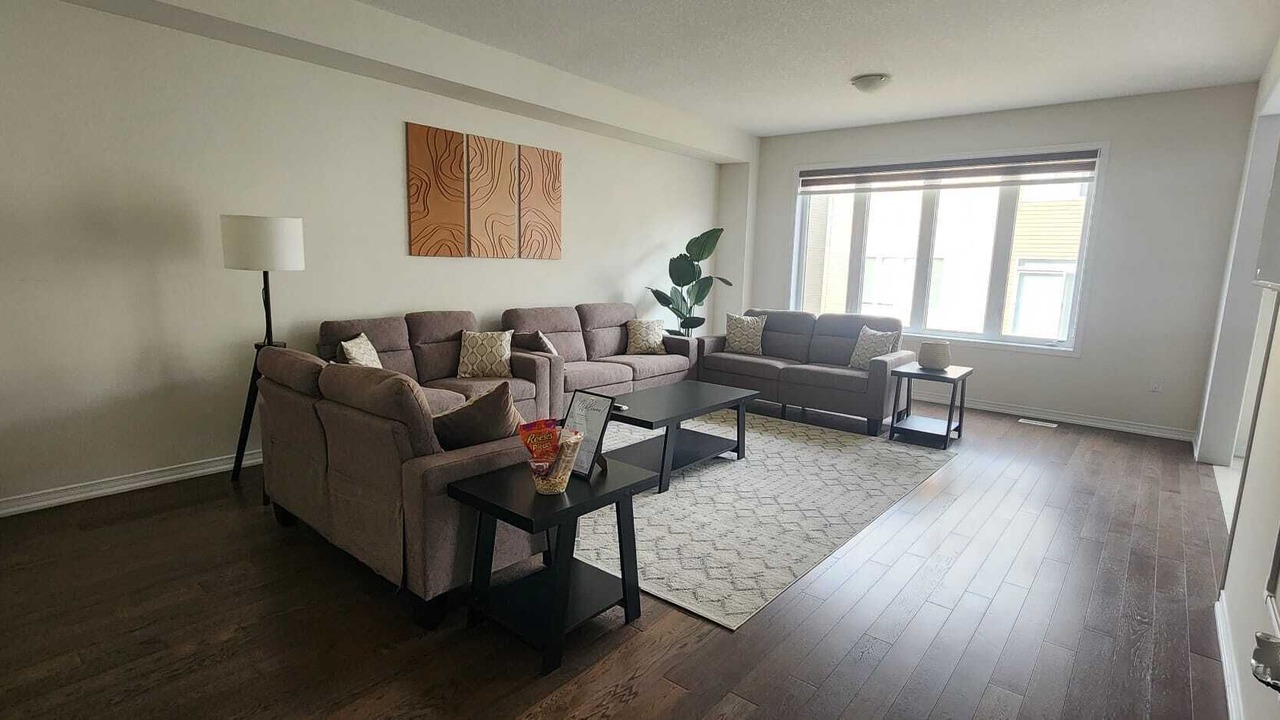 Photo of Livingroom in Thorold