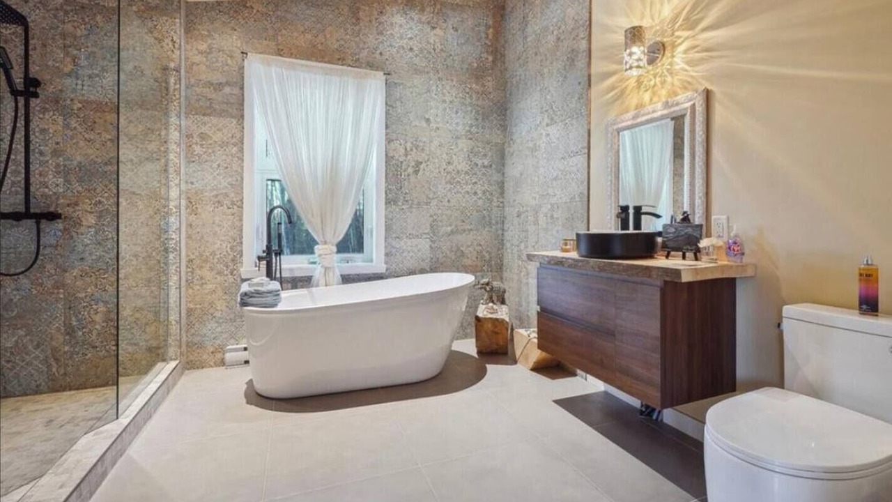 Photo of Bathroom in Grenville-sur-la-Rouge