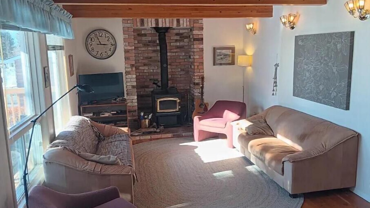Photo of Livingroom in Division No. 11