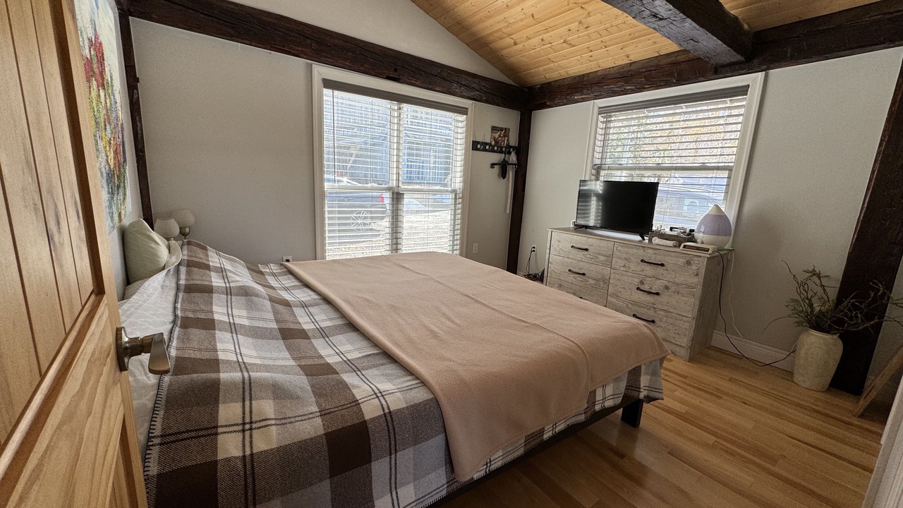 Photo of Bedroom in Baysville