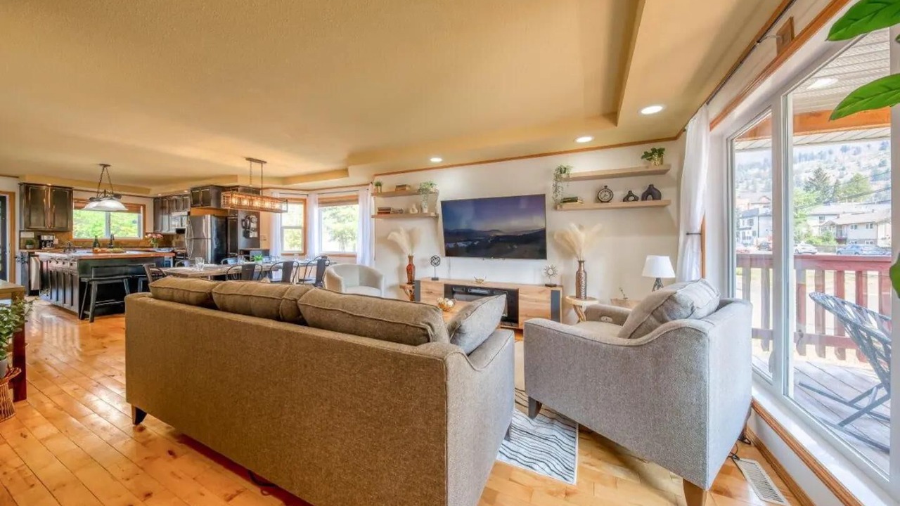 Photo of Livingroom in East Kootenay