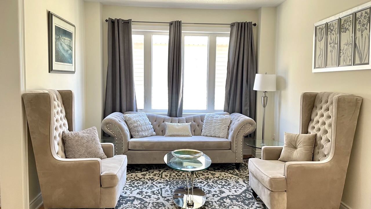 Photo of Livingroom in Lindsay