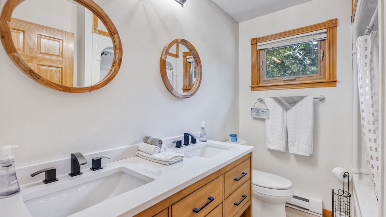 Photo of Bathroom in Gimli