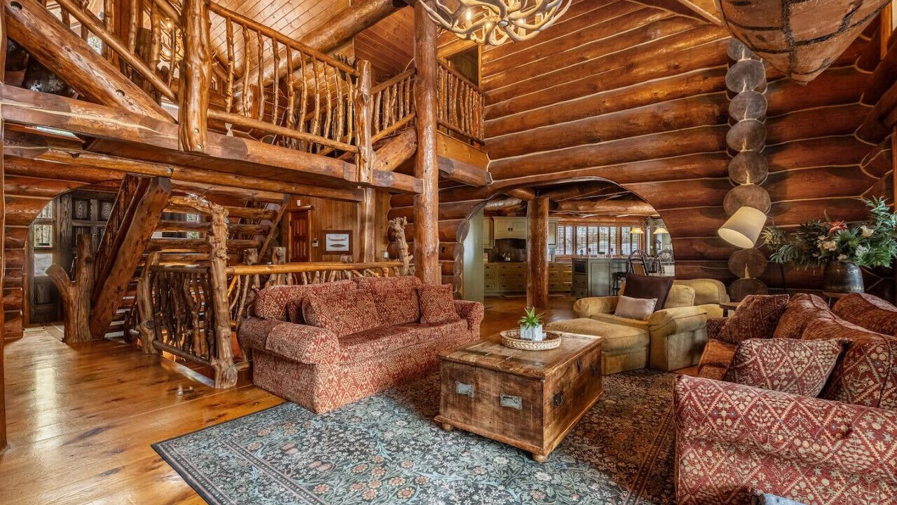 Photo of Livingroom in East Kootenay