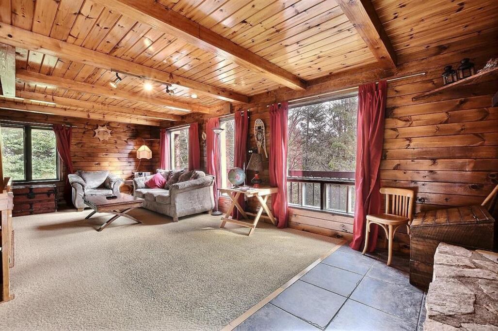 Photo of Livingroom in Morin Heights
