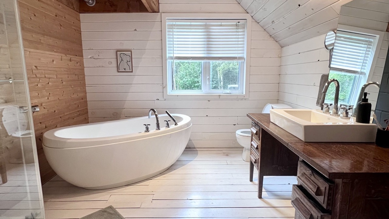Photo of Bathroom in Canoe Cove