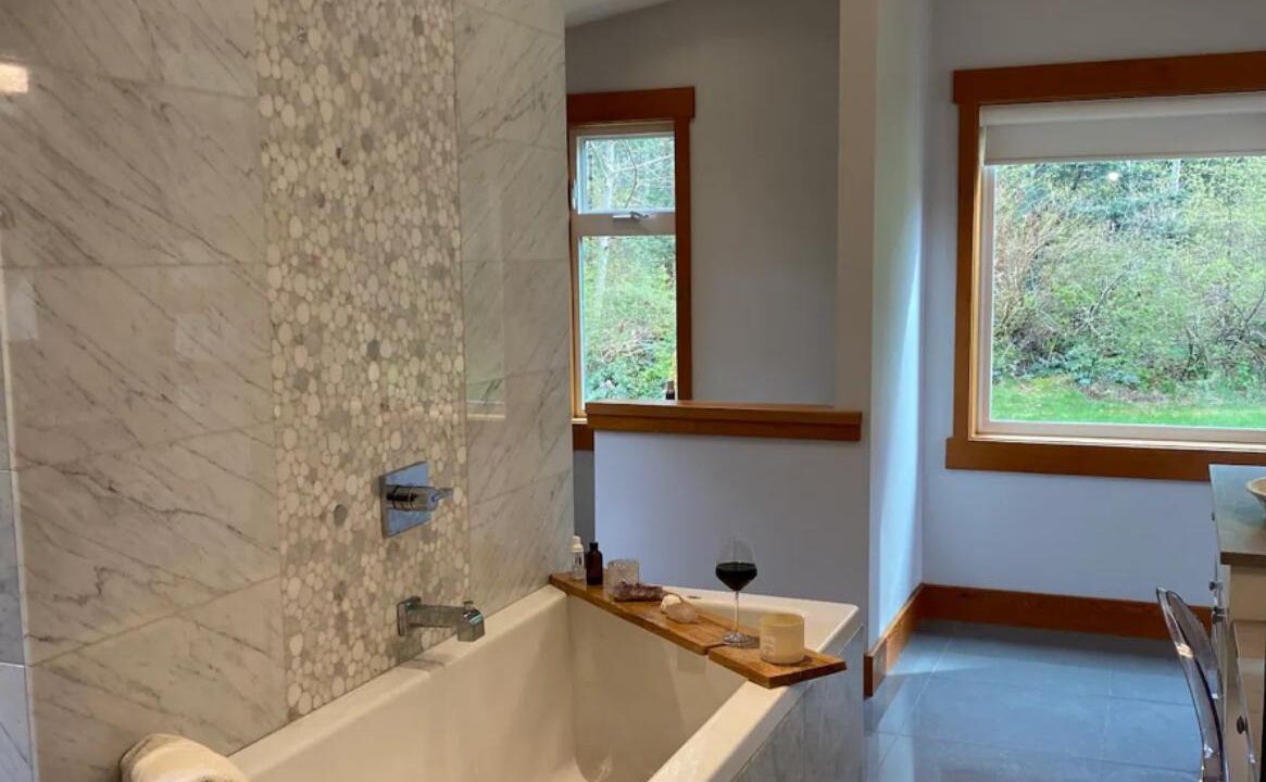 Photo of Bathroom in Courtenay
