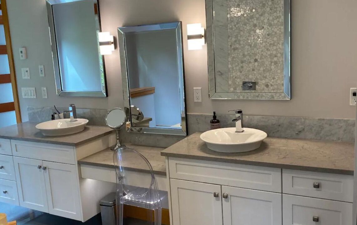 Photo of Bathroom in Courtenay