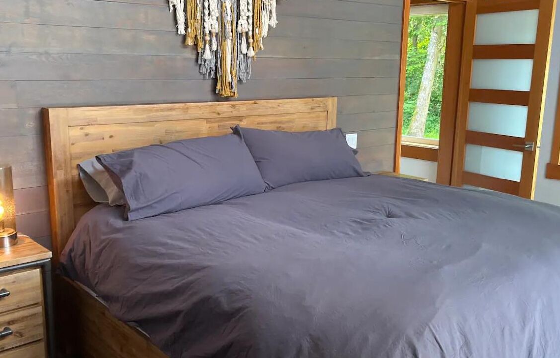 Photo of Bedroom in Courtenay