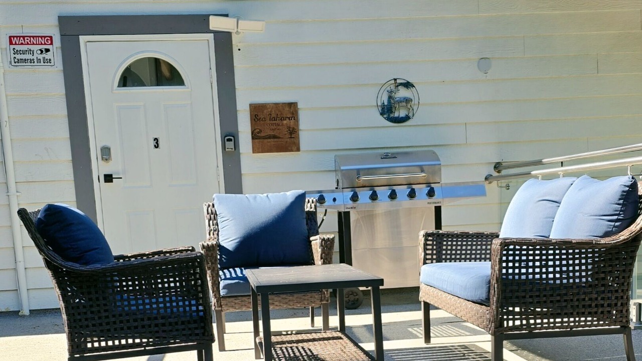 Photo of Patio Balcony in Juan de Fuca Electoral Area