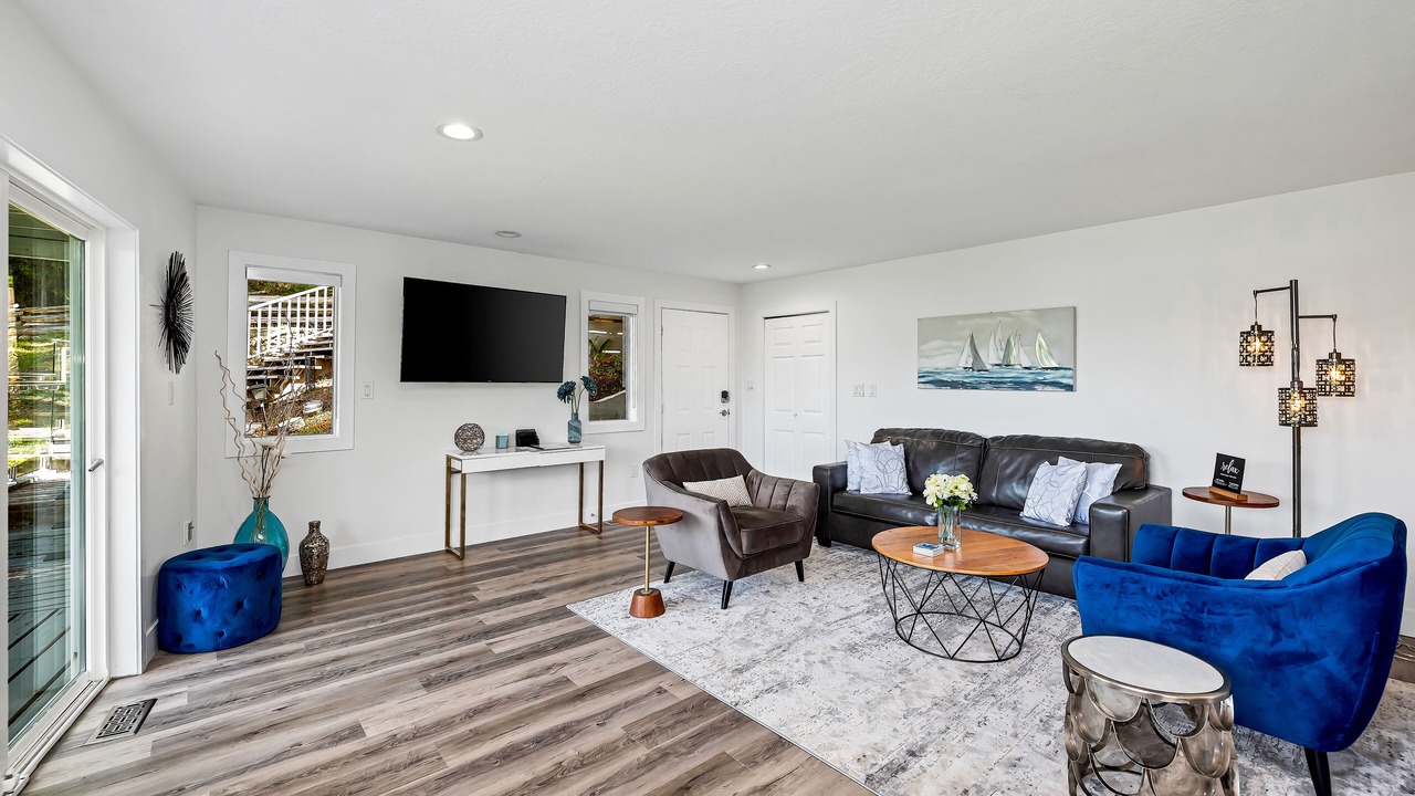 Photo of Livingroom in Juan de Fuca Electoral Area