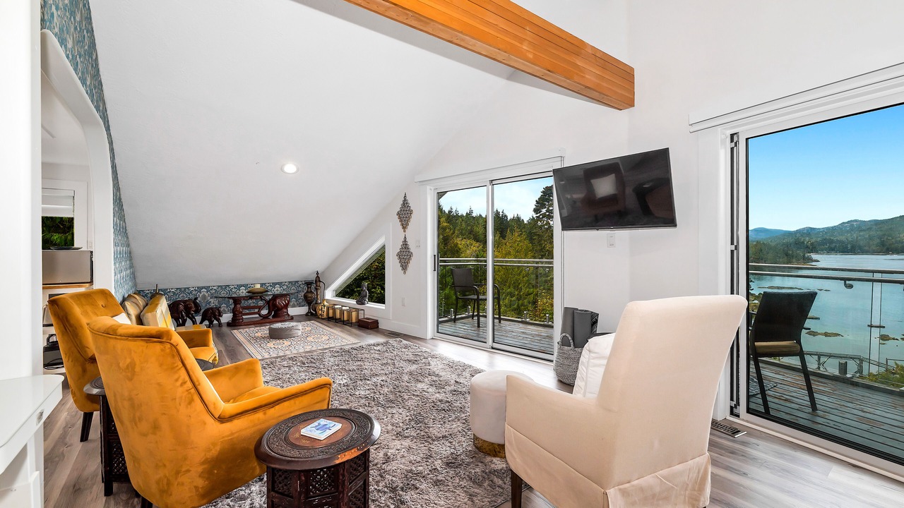 Photo of Livingroom in Juan de Fuca Electoral Area