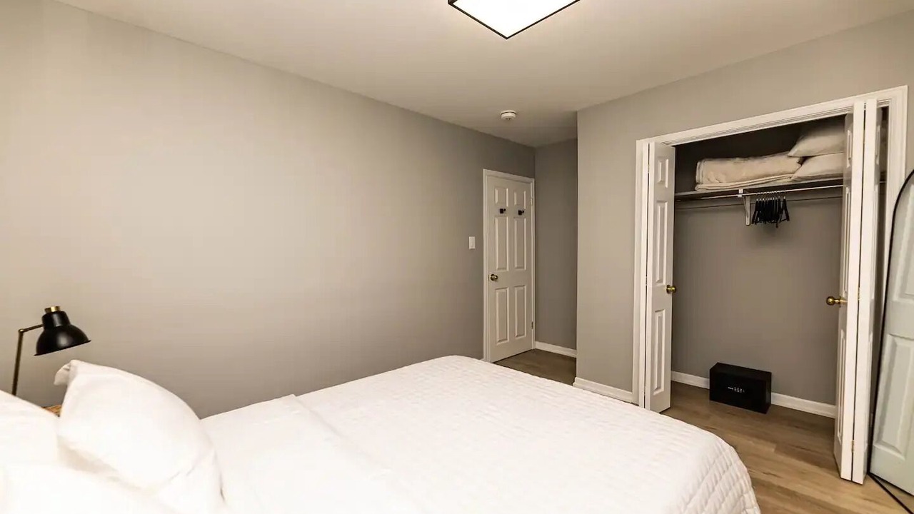 Photo of Bedroom in Lakeview