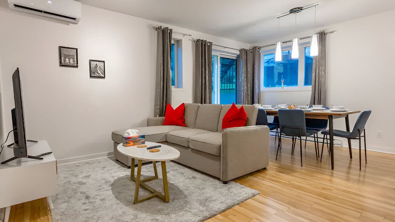 Photo of Livingroom in Laval-des-Rapides