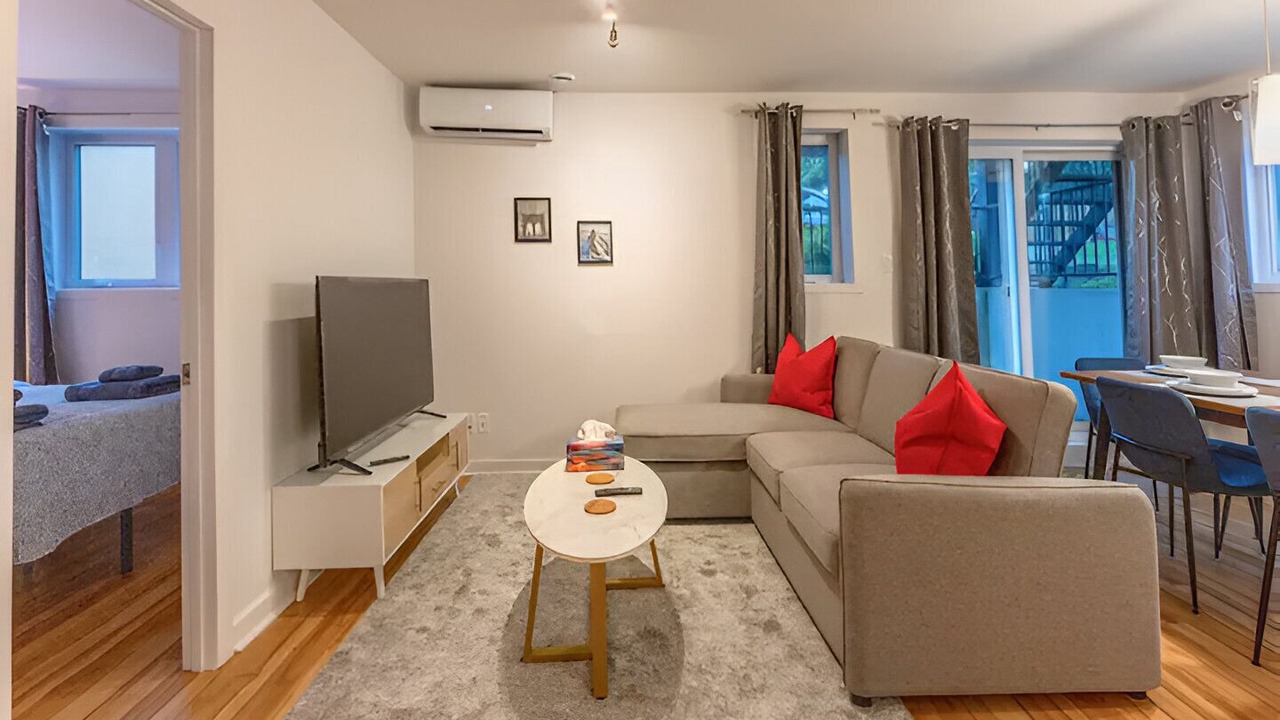 Photo of Livingroom in Laval-des-Rapides