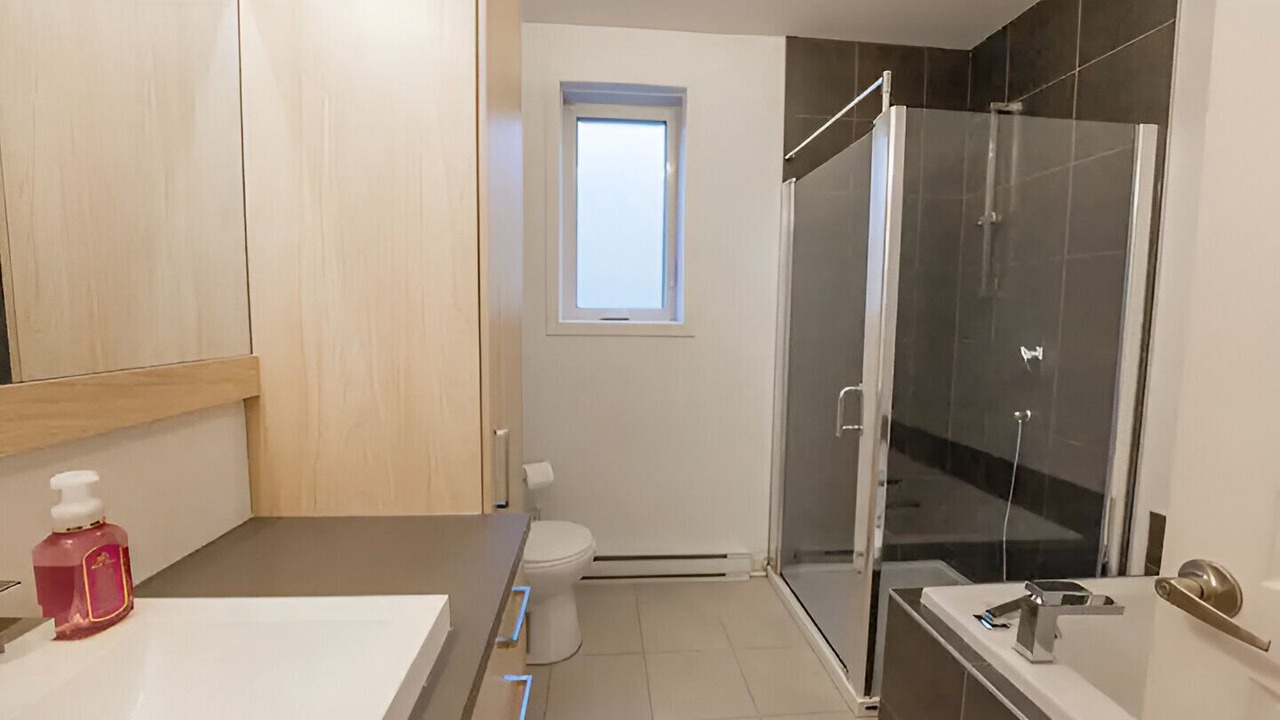 Photo of Bathroom in Laval-des-Rapides