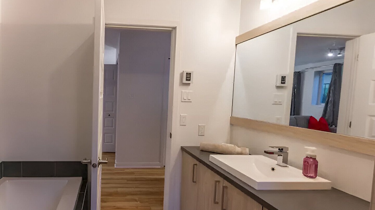 Photo of Bathroom in Laval-des-Rapides
