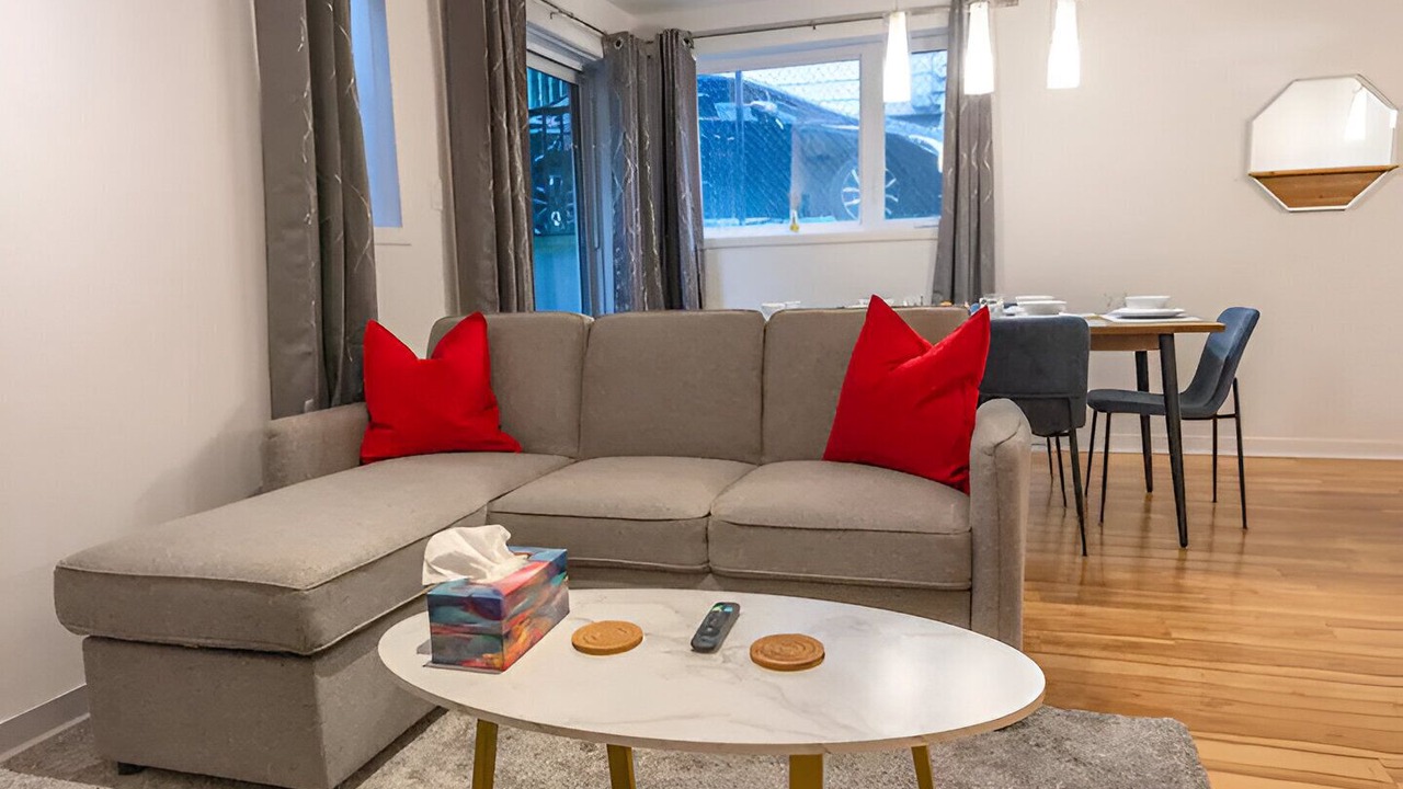 Photo of Livingroom in Laval-des-Rapides