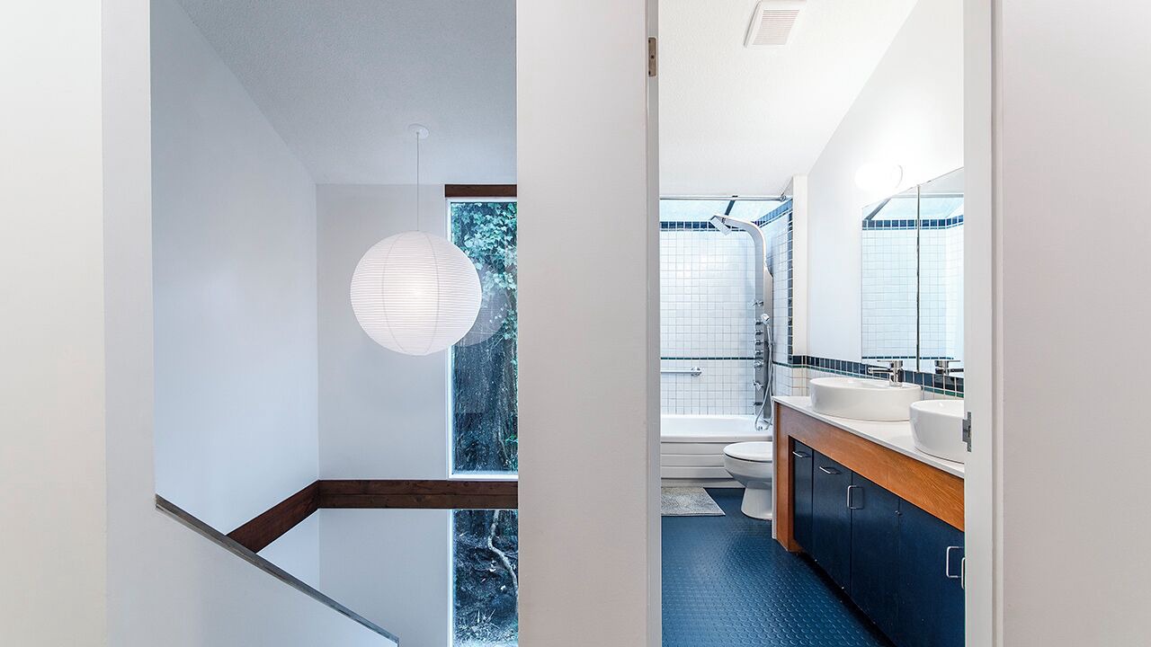 Photo of Bathroom in Upper Lonsdale