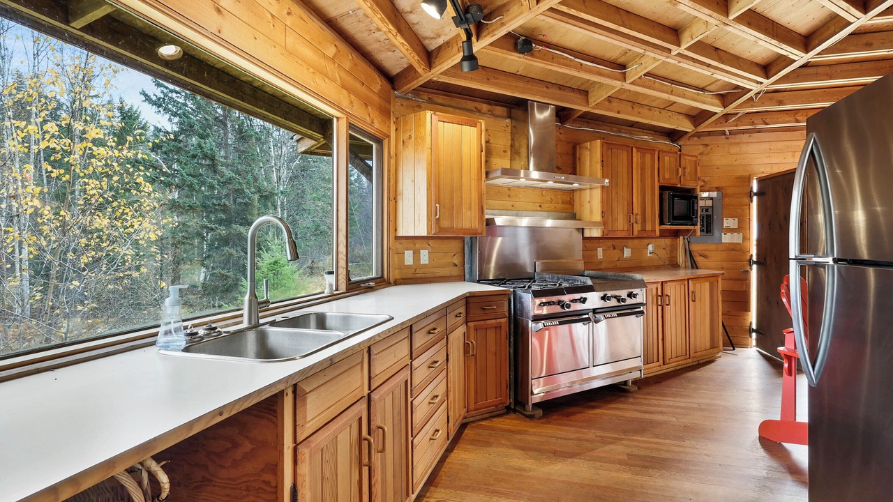 Photo of Kitchen in Thompson-Nicola Regional District