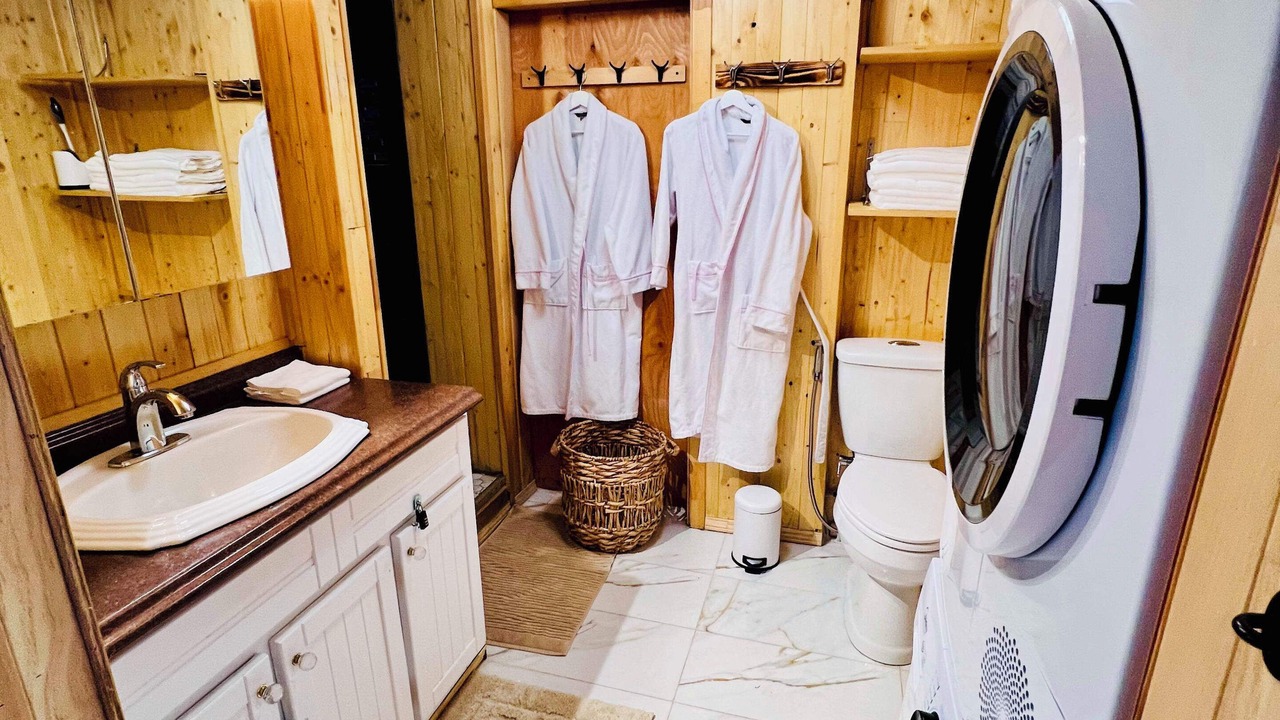 Photo of Bathroom in Saint-Leon-de-Standon