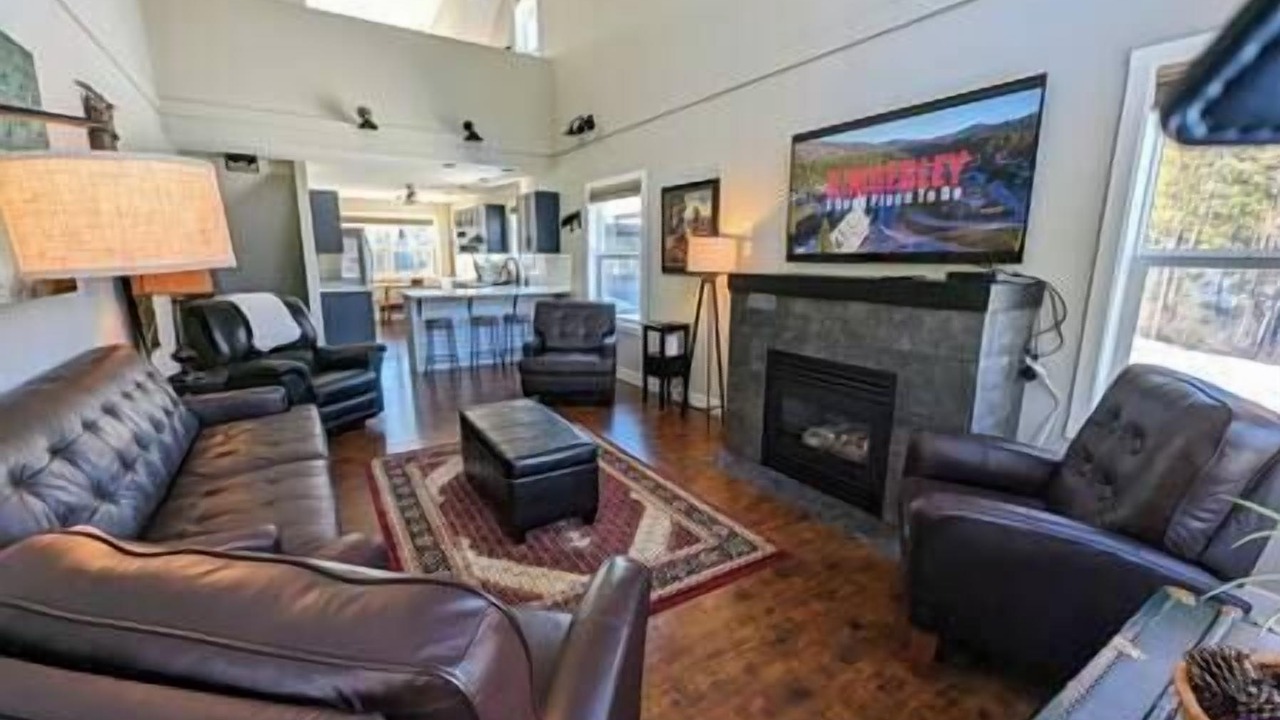 Photo of Livingroom in East Kootenay