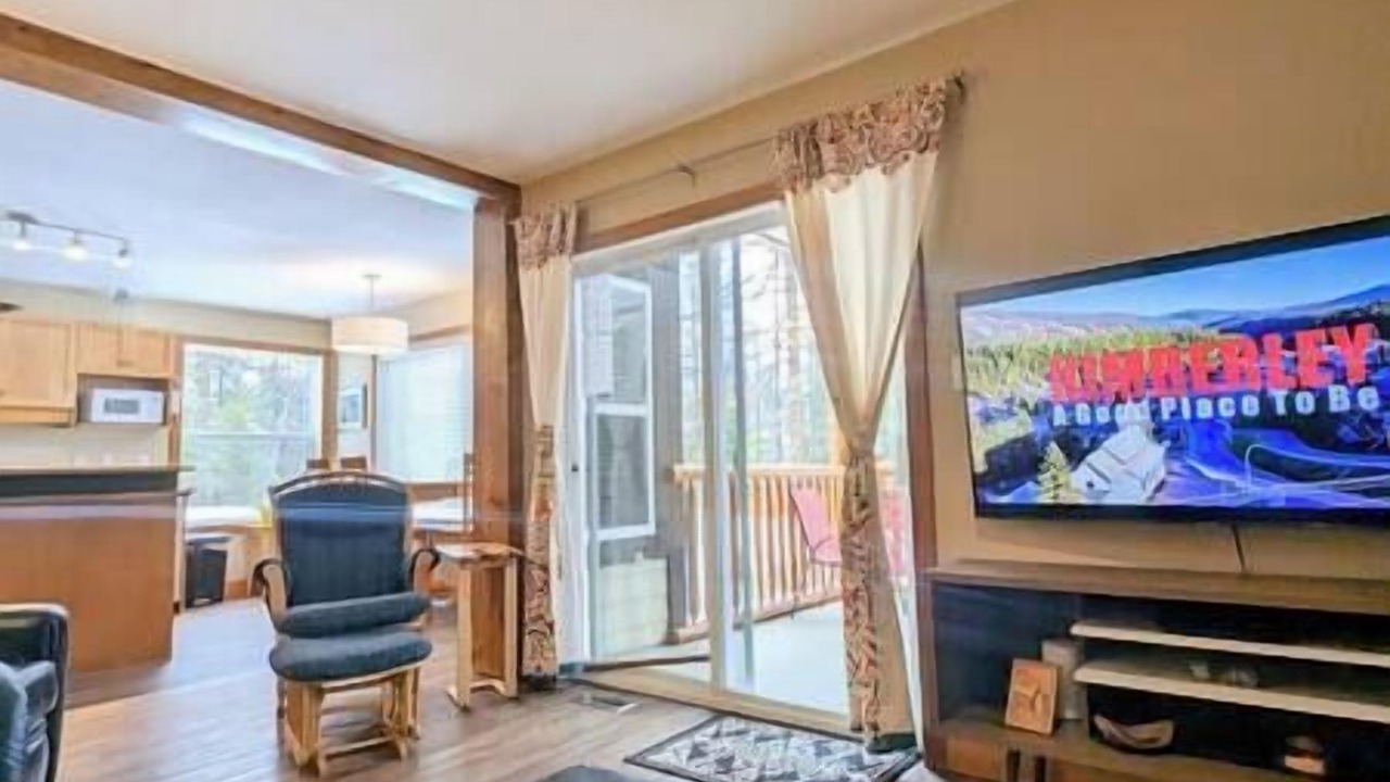 Photo of Livingroom in East Kootenay