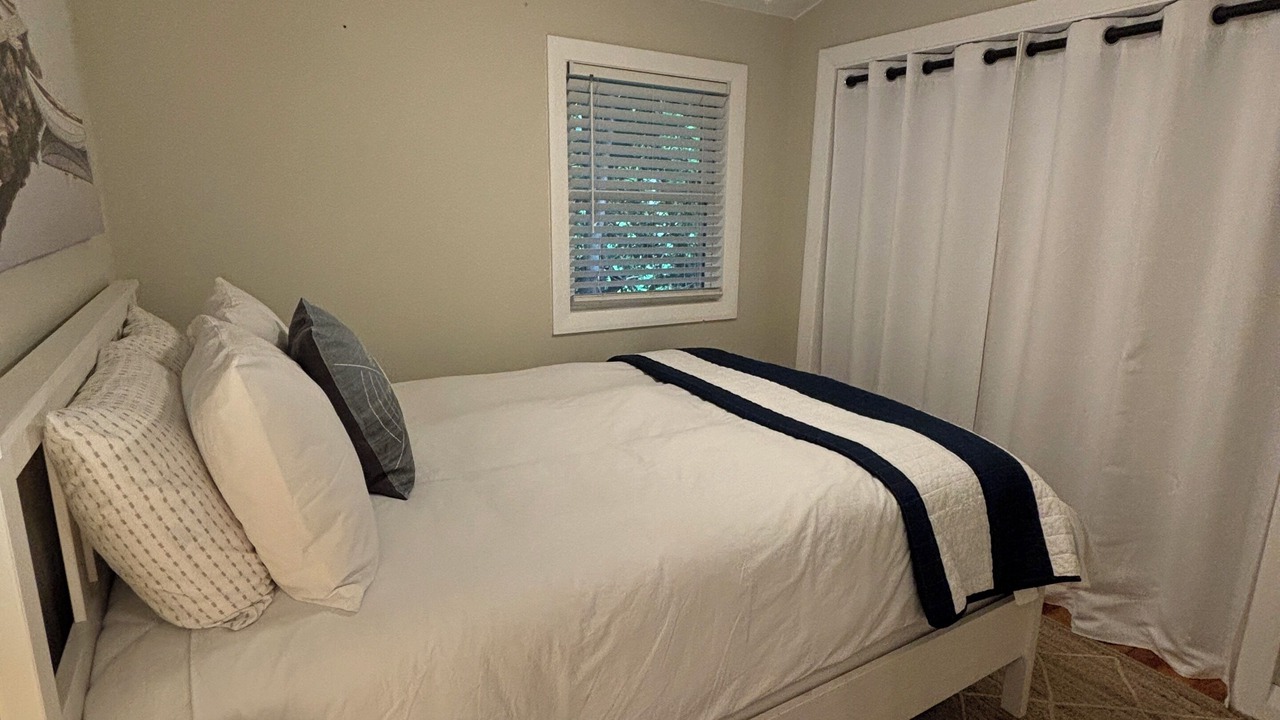 Photo of Bedroom in Alcona