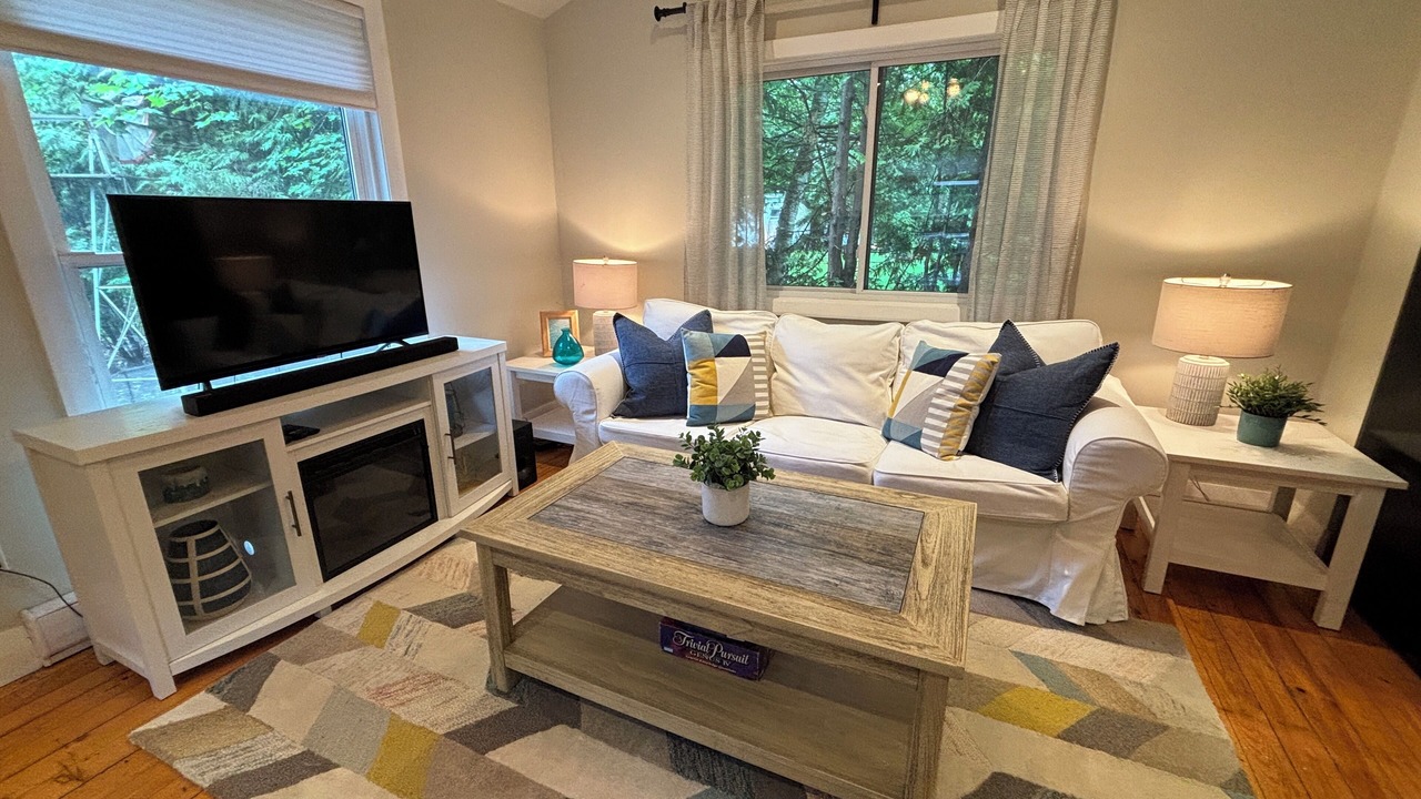 Photo of Livingroom in Alcona