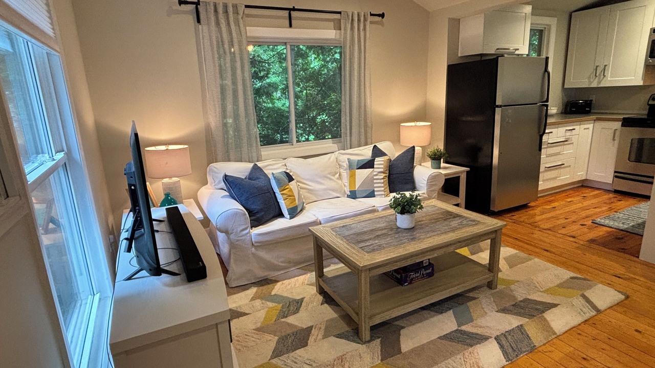Photo of Livingroom in Alcona