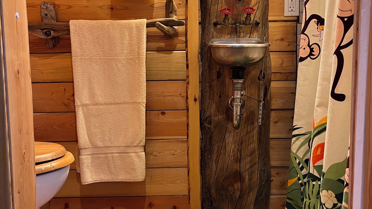 Photo of Bathroom in Division No. 3